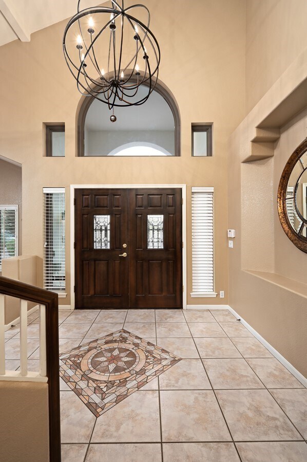 Building Photo - PET FRIENDLY RENTAL with Resort Style Back...