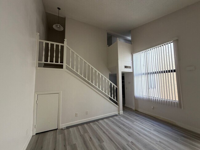 Building Photo - BEAUTIFULLY RENOVATED 3/2/2 CAR WITH DEN