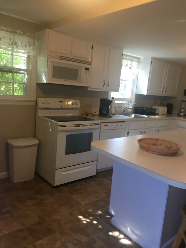 Building Photo - 205 Cresswell St