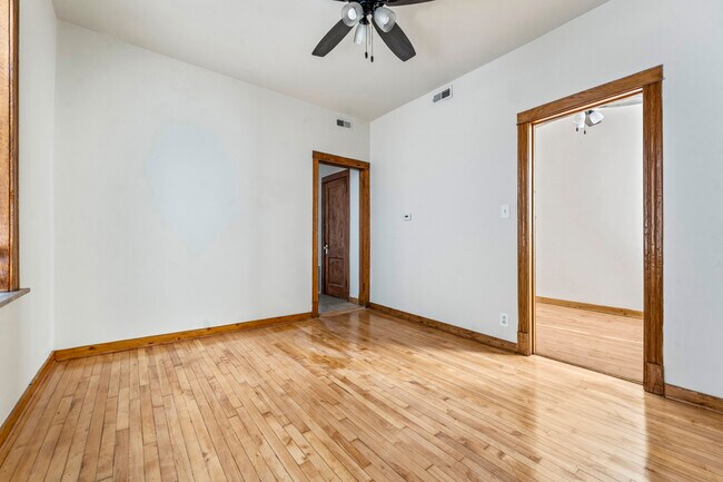 Foto del edificio - 2152 W Division St