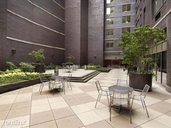 Foto del edificio - 144 Riverside Blvd