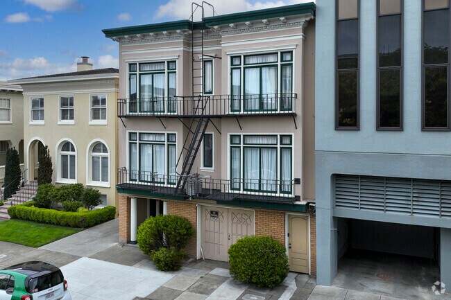 Alternate exterior - 186 Commonwealth Ave