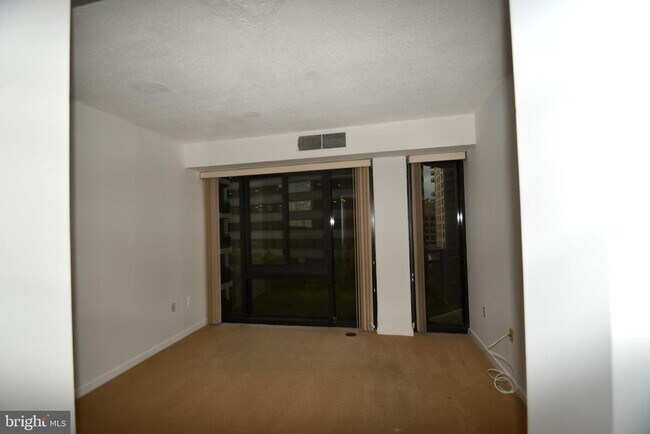 Building Photo - 1530 Key Blvd
