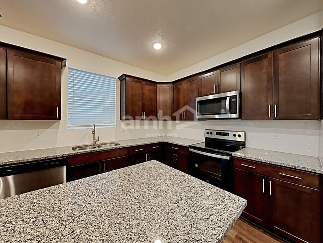 Building Photo - 1338 E White St