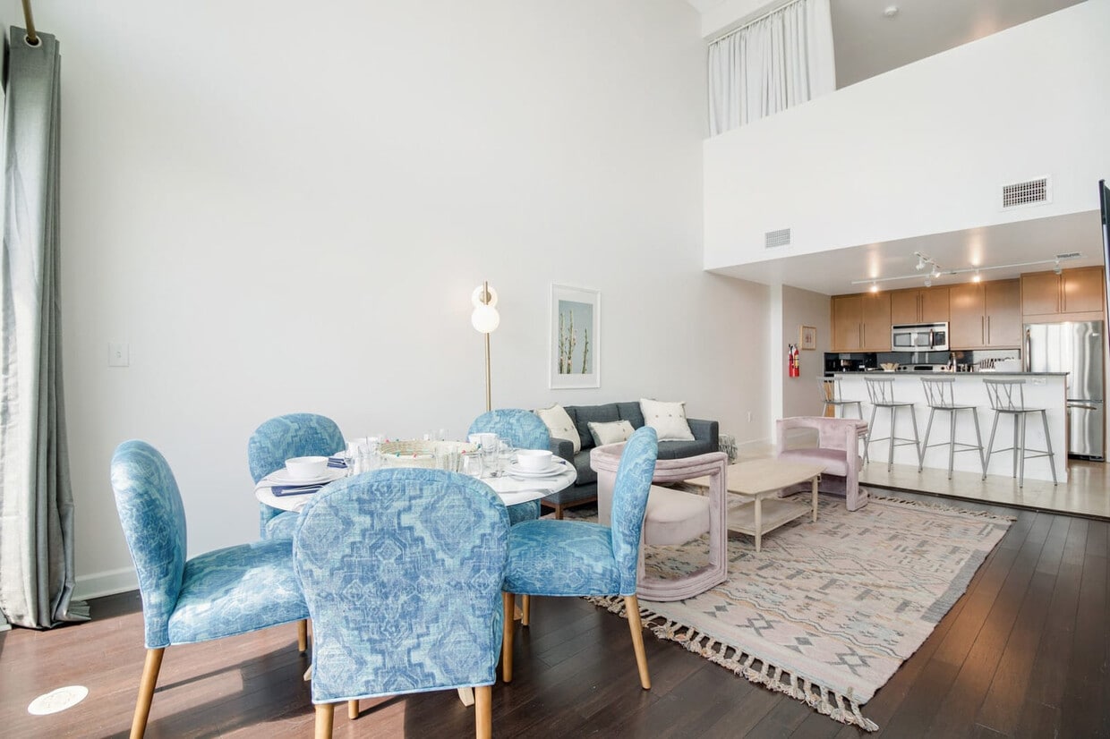 Foto principal - 7939 East Dr
