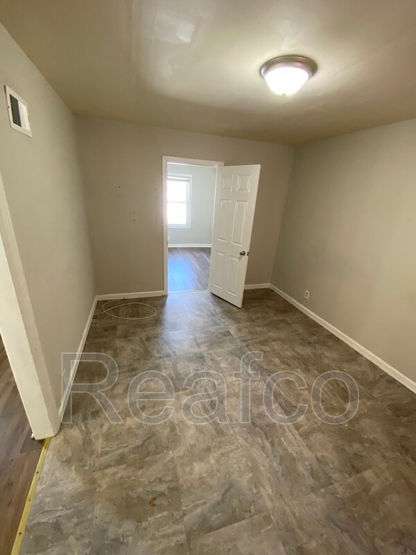 Primary Photo - 590-592 Robinwood Ave