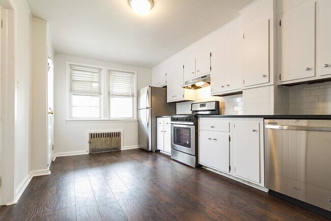 Building Photo - 96 W 21st St