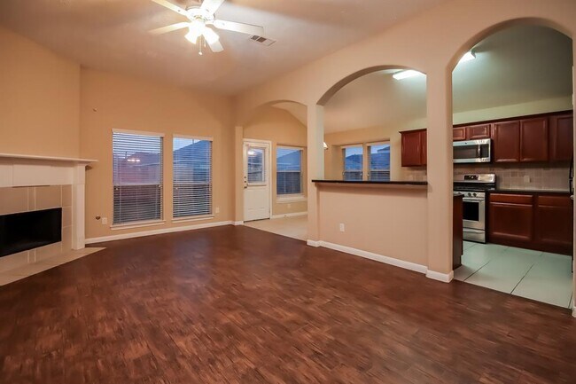Foto del edificio - 3211 Quail Run Dr