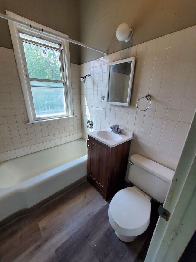 Foto del edificio - 2201-2203 N 32nd St. (Duplex)