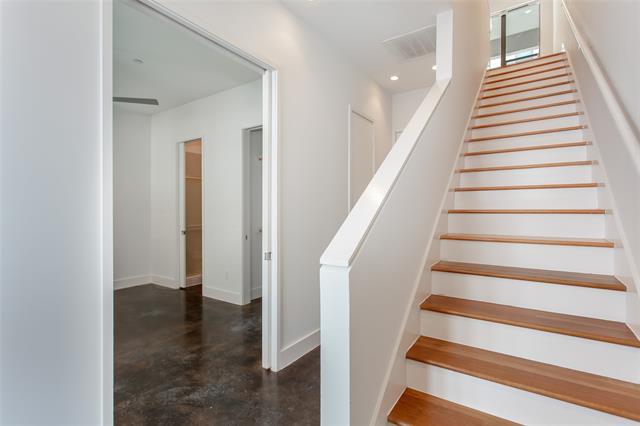 Foto del edificio - 1600 N Haskell Ave.