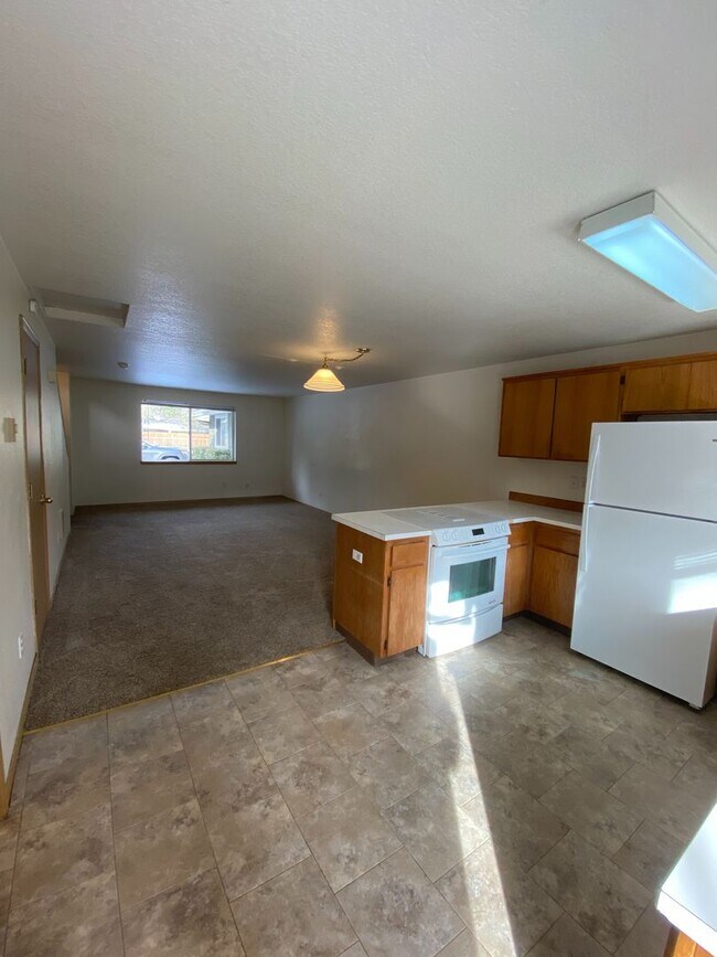 Building Photo - BB Halsey St (2985)