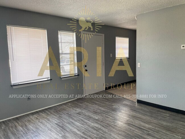 Building Photo - 2 Bed/1 Bath Unit in Noble - Available for...