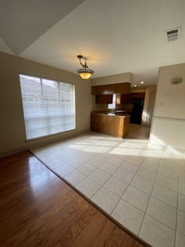 Foto del edificio - 2-bedroom, 1 bath house in Frisco. Parking uncovered.