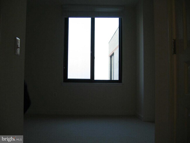 Foto del edificio - 2451 Midtown Ave