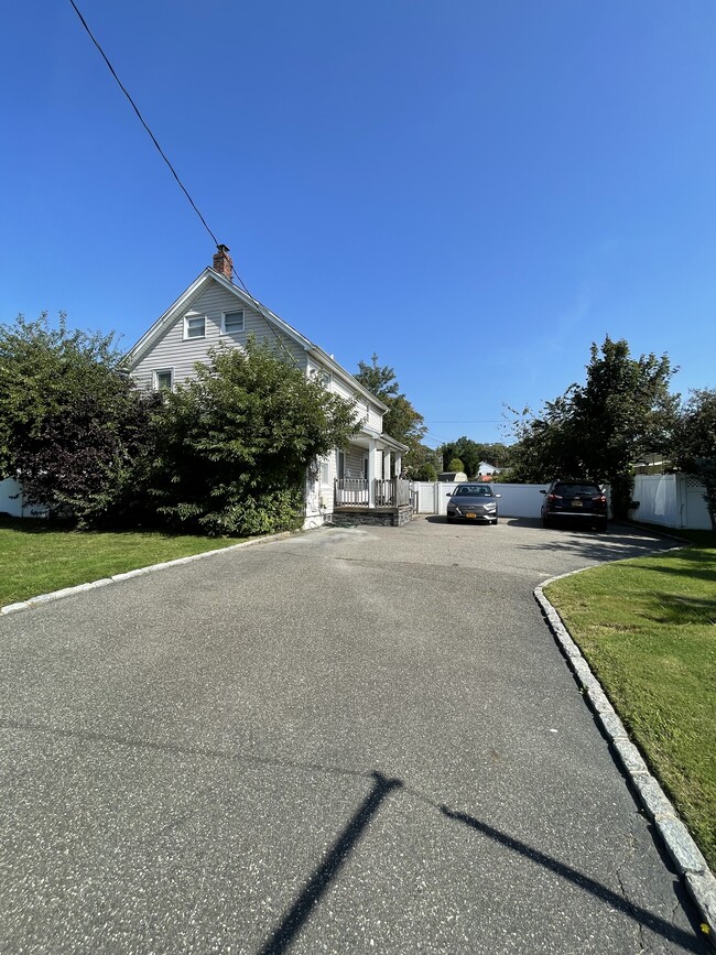 Building Photo - 349 Bellmore Rd