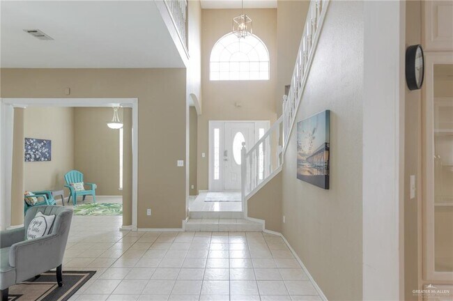 Building Photo - 402 Avenida Morelos