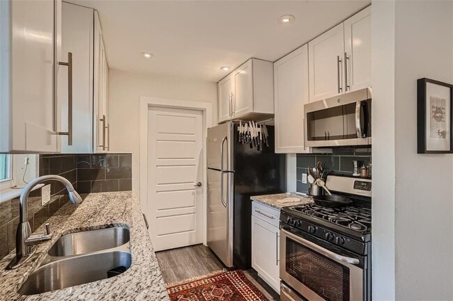 Building Photo - 1207 S Meadows Dr