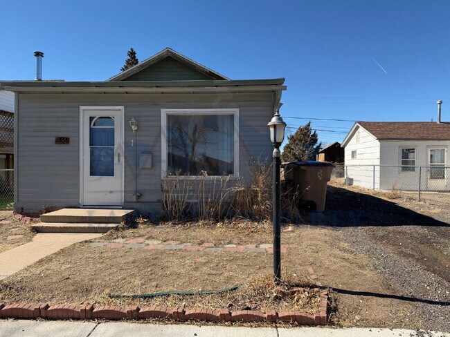 Foto del edificio - 656 N Cedar St