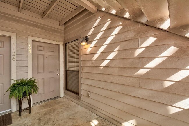 Building Photo - 3839 Dry Creek Dr