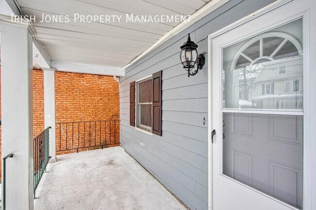 Foto del edificio - 16 Mesmer Ave