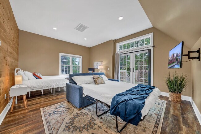 Building Photo - Furnished 1-Bedroom Upper Apartment on Main St
