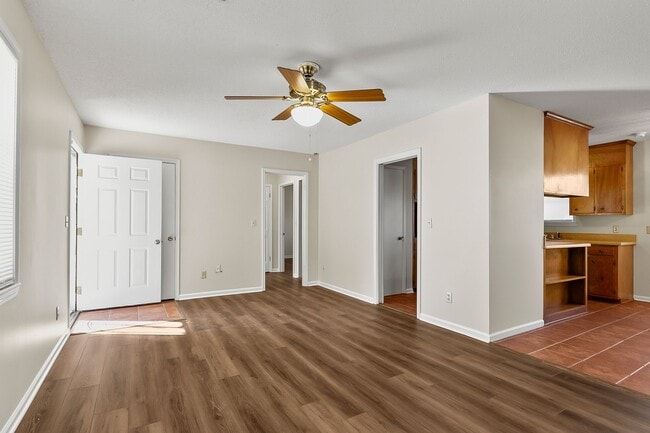 Building Photo - 2BR/1BA Duplex in Coker – Available Now