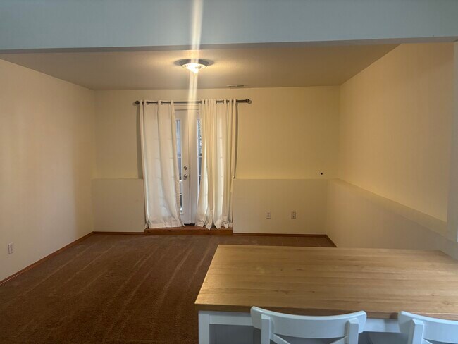 Building Photo - 511 Queen Ave NE