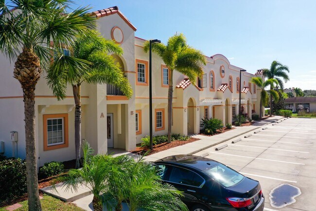 Foto del edificio - Deep Creek Townhome - Golf Course View (ONE FREE MONTH RENT FOR QUALIFIED APPLICANTS!)