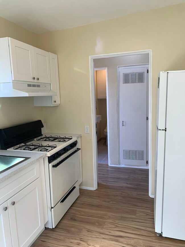 Foto del edificio - 2911 Central Ave