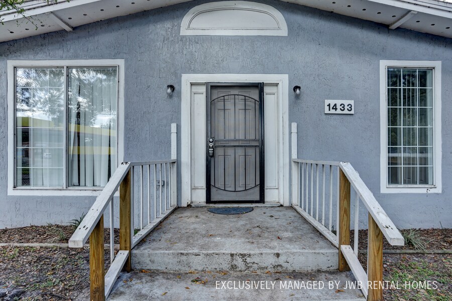 Primary Photo - 1433 W 33rd St
