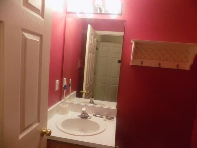 Building Photo - 29937 Kenwood Ct