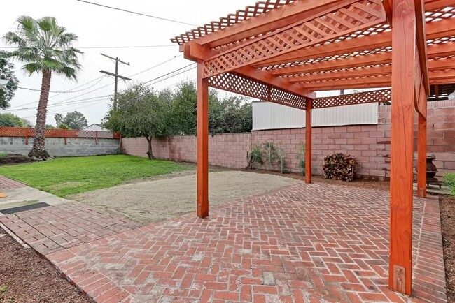 Foto del edificio - 8027 Winsford Ave