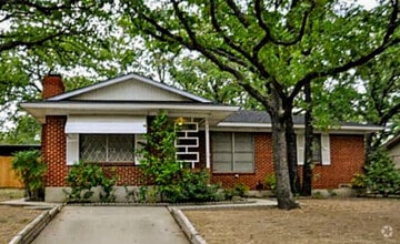 Building Photo - 2203 Mercedes Rd