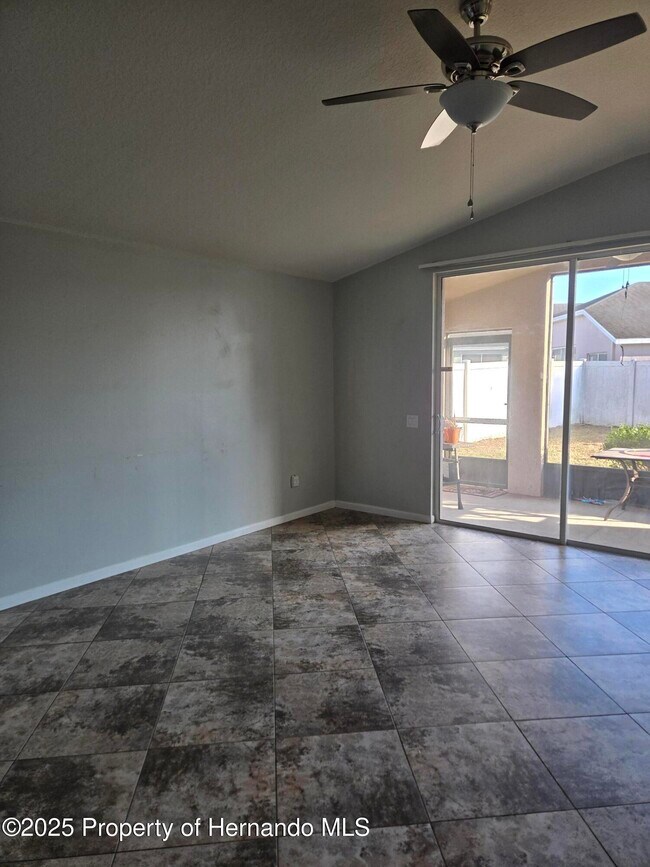 Foto del edificio - 14392 Wake Robin Dr