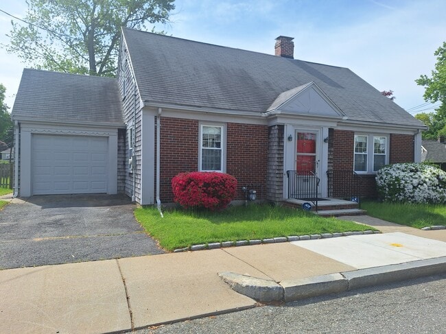Photo - 105 Keith St House