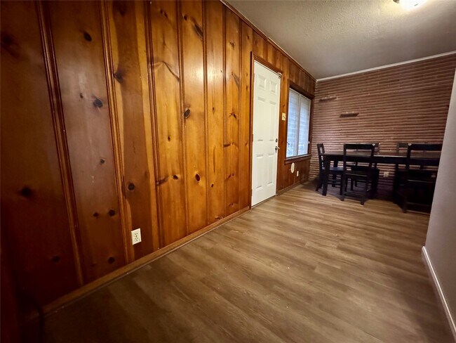 Foto del edificio - 4039 Erby St