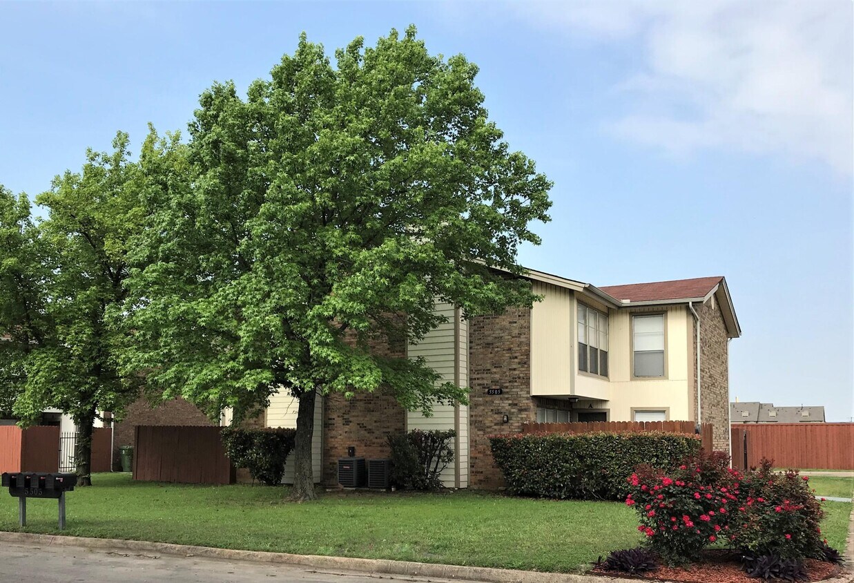 5505 Lewis Ct, North Richland Hills, TX 76180 Townhome Rentals in North Richland Hills TX