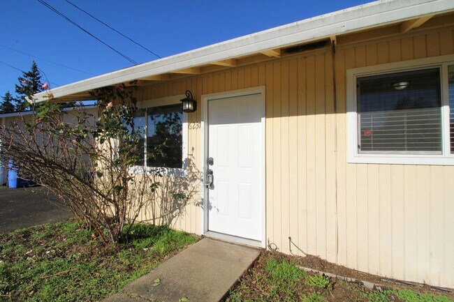 Foto del edificio - 6237-6239 SE Fern Ave