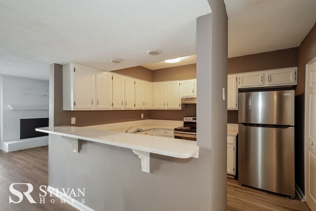 Building Photo - 3BR Townhome Ready Now in Charlotte!
