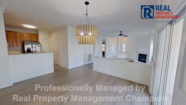 Building Photo - Beautifully Updated 2 BD/2 BA with Screened Porch & Modern Finishes