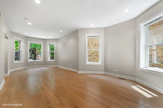 Foto del edificio - 5816 N Ridge Ave