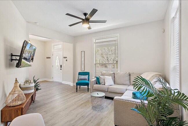 Foto del edificio - 206 E 7th St