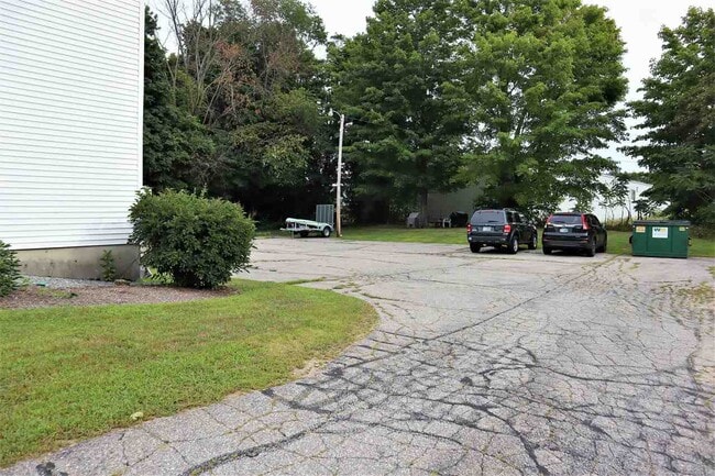 Building Photo - 62 Elm St