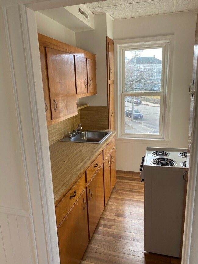 Building Photo - 34 Kilburn Street, Unit 2
