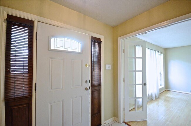 Foto del edificio - 4830 Silverlake Dr