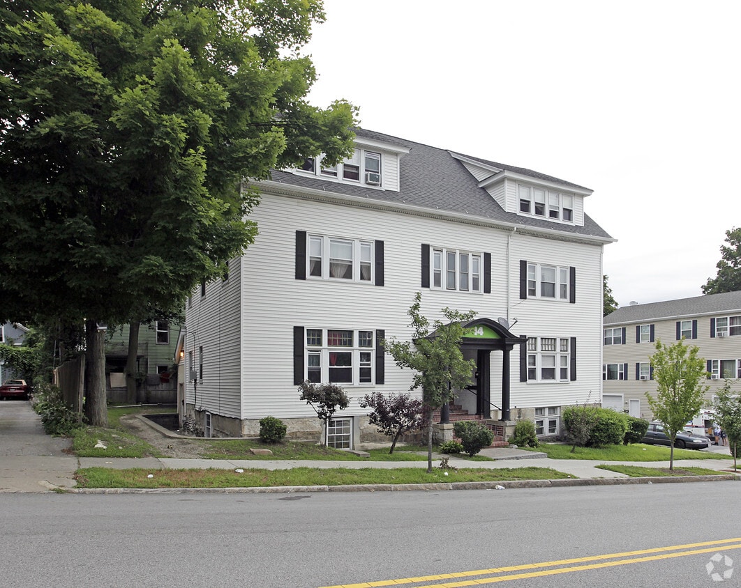 14 May St, Worcester, MA 01610 Apartments in Worcester, MA