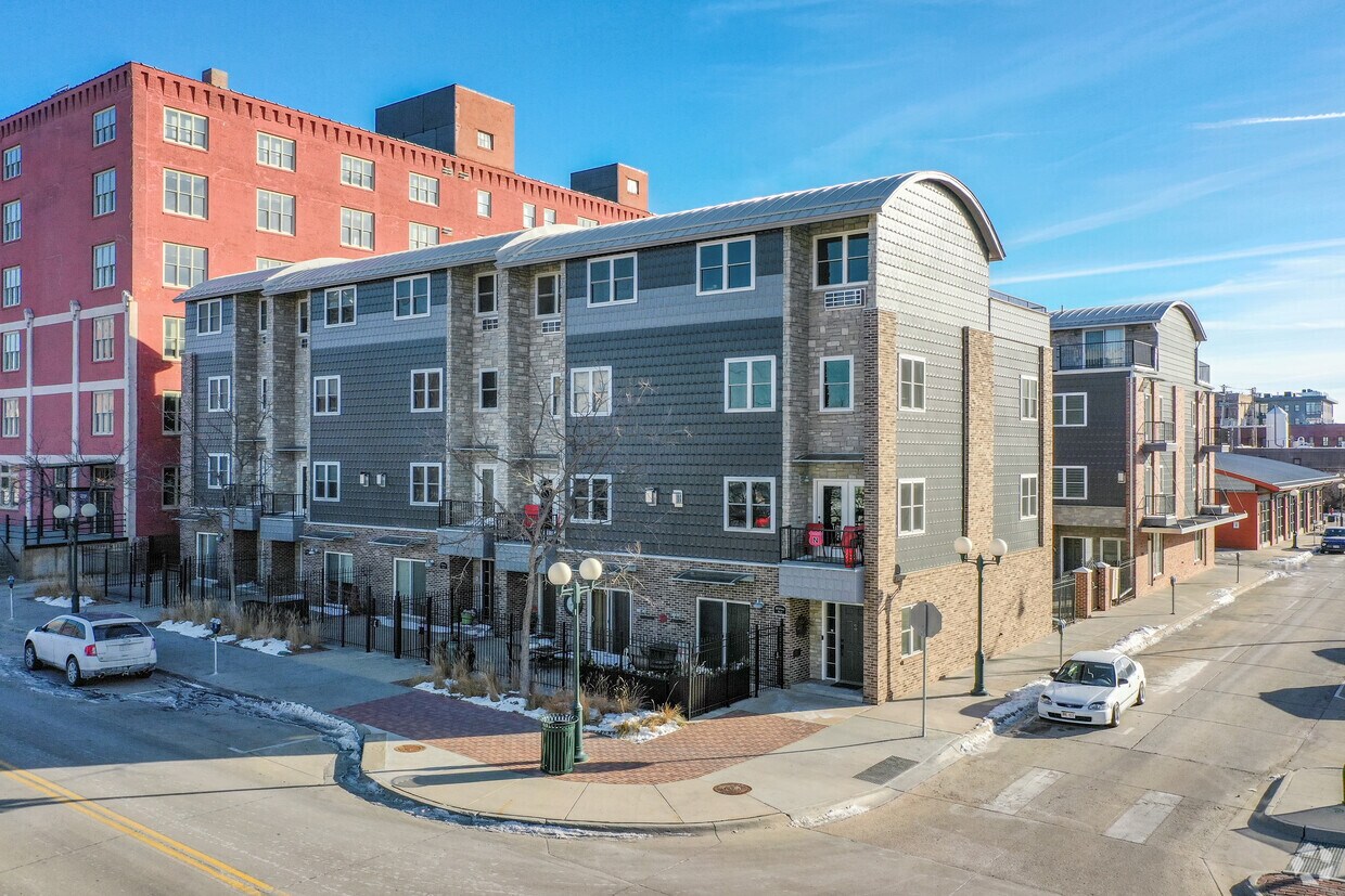 Primary Photo - 330 N 7th St