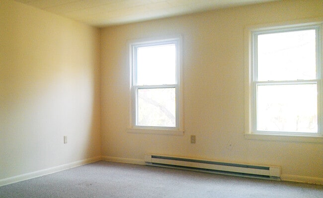 Building Photo - 365 1/2 St Paul