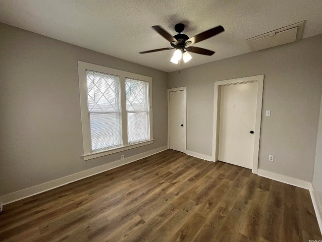 Building Photo - 1020 Kavanaugh Blvd
