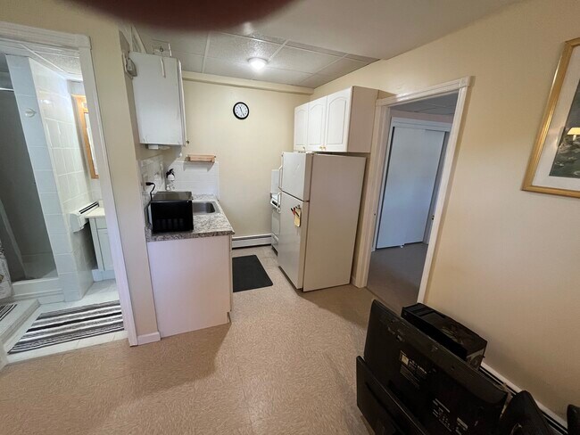 Kitchen - 1121 Udall Rd